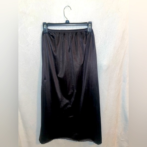 PLAIN BLACK LONG SKIRT - Picture 1 of 1
